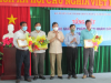 Trao giải nhì cho đại diện thành phố Vị Thanh, huyện Phụng Hiệp và Y tế Hậu Giang
