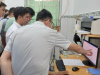 KTV Bùi Phan Khoa đang hướng dẫn các học viên cách đo Điện não đồ