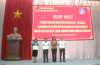 Bà Hồ Thu Ánh, Phó Chủ tịch UBND tỉnh, Trưởng Ban Chỉ đạo Dân số và Phát triển tỉnh, trao bằng khen cho các đơn vị đạt hạng nhất, nhì, ba trong phong trào thi đua thực hiện chiến dịch năm 2023.