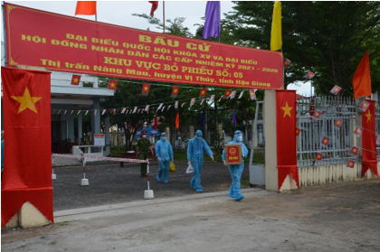 Diễn tập được bắt đầu tại địa điểm bỏ phiếu của Tổ bầu cử số 5, đặt tại Trung tâm Bồi dưỡng chính trị huyện Vị Thủy (ấp 4, thị trấn Nàng Mau).