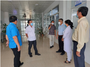 Kiểm tra công tác chuẩn bị tại điểm tiêm Bệnh viện Sản Nhi tỉnh.