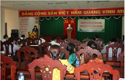 Bà Hồ Thu Ánh, Phó Chủ tịch UBND tỉnh, phát biểu ý kiến chỉ đạo tại buổi làm việc với Sở Y tế.