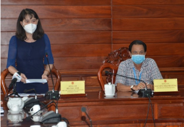 Phó Chủ tịch UBND tỉnh Hồ Thu Ánh phát biểu tại buổi họp với Phó Thủ tướng Chính phủ Vũ Đức Đam vào chiều 12-7.
