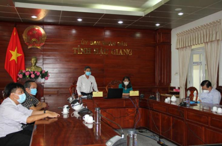 Ông Đồng Văn Thanh, Phó Bí thư Tỉnh ủy, Chủ tịch UBND tỉnh, phát biểu tại buổi trao tặng test nhanh kháng nguyên SAR-CoV-2 trực tuyến.
