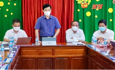 Ông Nguyễn Trường Nam, Phó Cục Trưởng Cục Công nghệ thông tin (thứ 2 từ trái sang) phát biểu tại buổi làm việc với Sở Y tế tỉnh Hậu Giang.