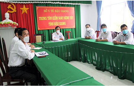 Các đại biểu dự hội nghị tại điểm cầu trực tuyến Trung tâm Kiểm soát bệnh tật tỉnh.