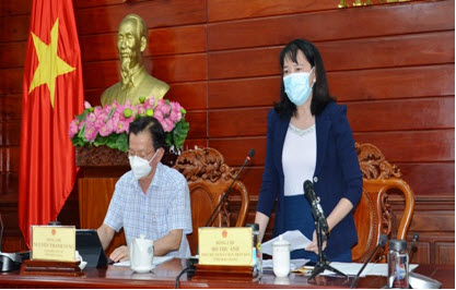 Bà Hồ Thu Ánh, Phó Chủ tịch UBND tỉnh, Phó Trưởng Ban Chỉ đạo phòng, chống dịch Covid-19 tỉnh, phát biểu chỉ đạo tại cuộc họp.