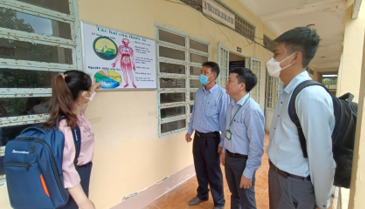 Đoàn giám sát tại Trường THCS Đông Phước A, xã Đông Phước A, huyện Châu Thành.
