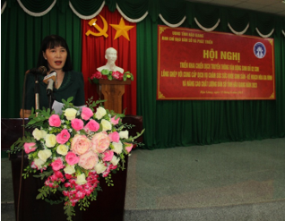 Bà Hồ Thu Ánh, Phó Chủ tịch UBND tỉnh, Trưởng Ban Chỉ đạo Dân số và Phát triển tỉnh, phát biểu chỉ đạo tại hội nghị.