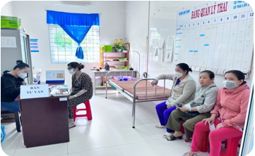 Đông đảo phụ nữ trong độ tuổi sinh đẻ đến khám, tư vấn chăm sóc sức khỏe sinh sản tại Phường Bình Thạnh.