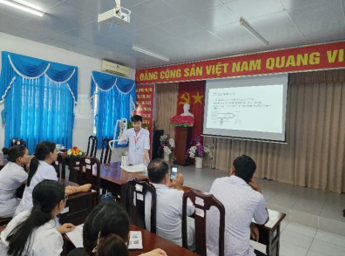 Bác sĩ Nguyễn Hoài Bão, Khoa Hồi sức tích cực giới thiệu về các thành phần  cấu tạo của máy thở.