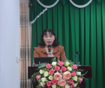 Bà Hồ Thu Ánh, Phó Chủ tịch UBND tỉnh, phát biểu tại hội nghị.